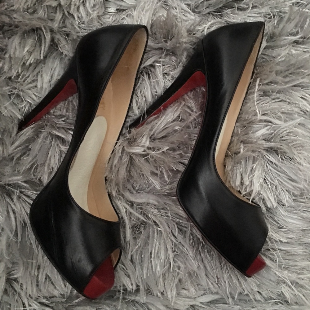 Size 37 authentic christian louboutin heels